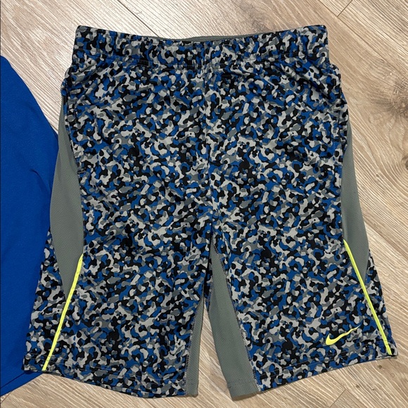 Boys Medium Nike Dri-FIT royal blue and gray camo shorts a tank set - Picture 3 of 11